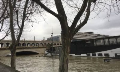 В Париже уровень воды в Сене достиг пика паводка