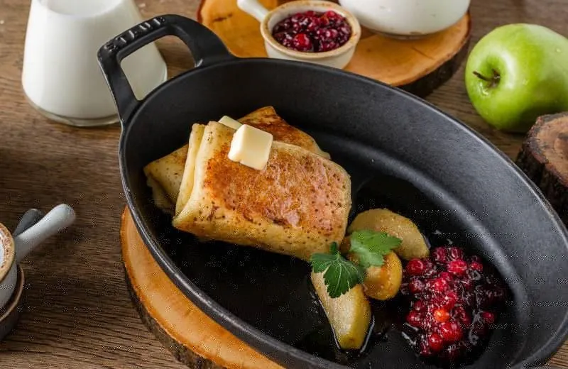 Встречаем Масленицу. Блины с гусем, яблоками и клюквенным джемом