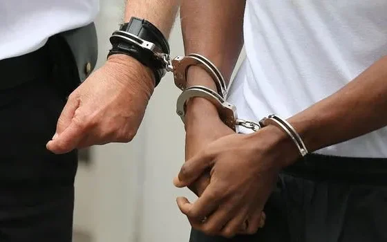 За что в России туристов штрафуют - за границей арестовывают