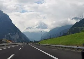 Экспеты назвали страны с худшими дорогами. ТОП-6