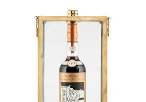 Бутылку виски выставили на торги за $1,1 млн