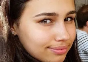 Дочь миллионера умерла, съев сэндвич в самолете