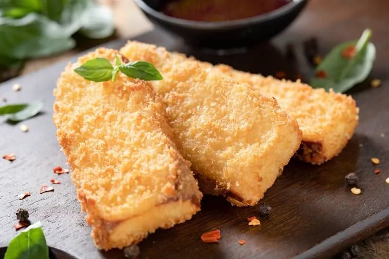 Горячие рецепта холодной осени — Копченый сулугуни в панировке