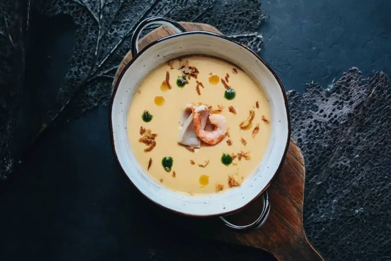 Горячие, Зимние, Рыбные — Крем-суп с кальмарами