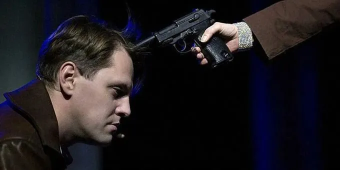 Алые паруса, Прозрачные краски и Шоу, где все идет не так