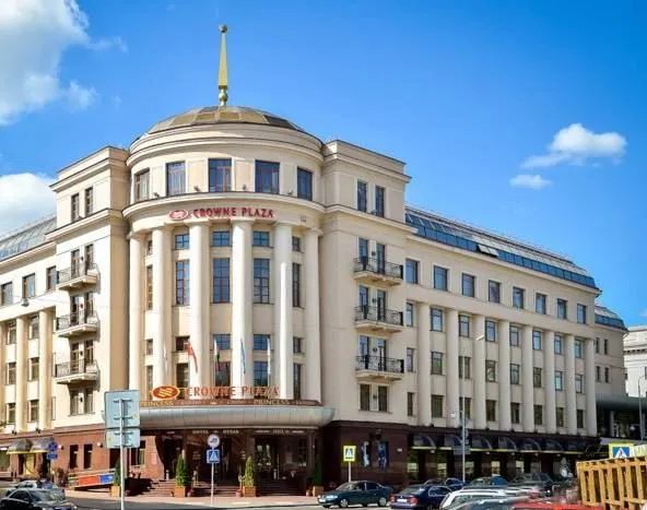 Краун Плаза (Crowne Plaza) – с советским шармом