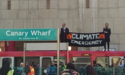 В Лондоне активисты остановили поезда