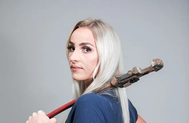 В Британии нашли самую сексуальную женщину-сантехника