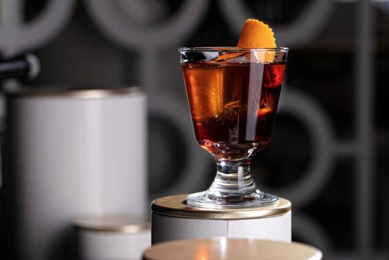 Холодный Коктейль Coffee Negroni для жаркого путешествия