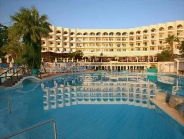 Golden Coast Beach Hotel - отель оставил самые теплые воспоминания