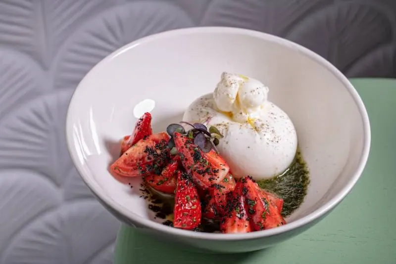 Летнее гастропутешествие — Буратта с клубникой