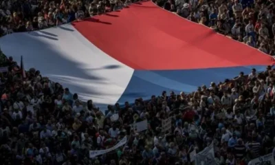 250 тысяч человек устроили протест в Праге