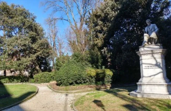 В Венеции оштрафовали туристку, загоравшую в парке