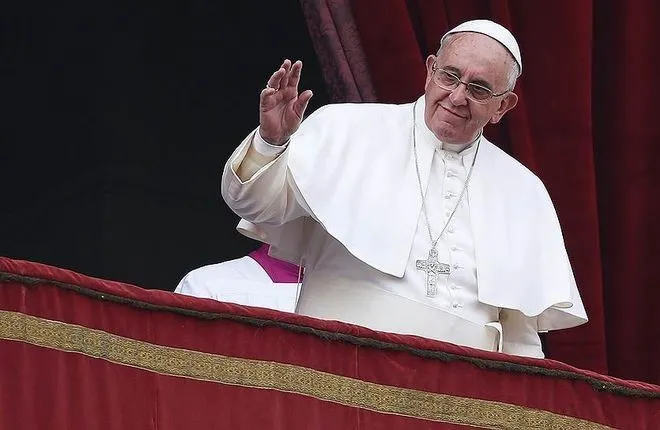 Папа Римский застрял в лифте и опоздал на проповедь