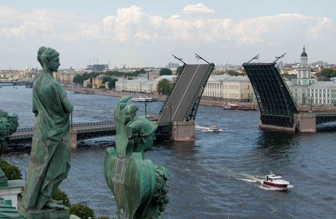 Петербург ввел электронные визы