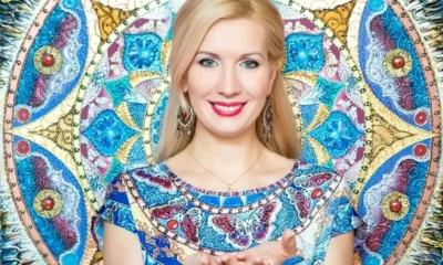 Выставка энергокартин Елены Карловой