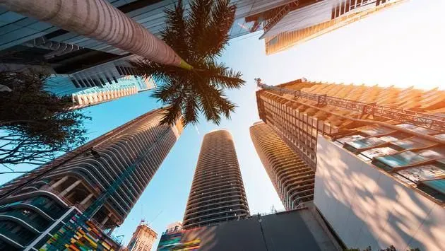 Десять городов мира, где местных жителей меньше чем туристов