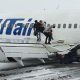 Самолет Utair совершил жесткую посадку в Коми