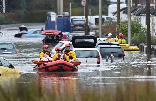 Ураган «Деннис» накрыл Британию