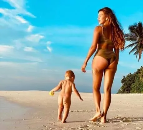 Регина Тодренко рассказала, почему отдыхает на Мальдивах без мужа