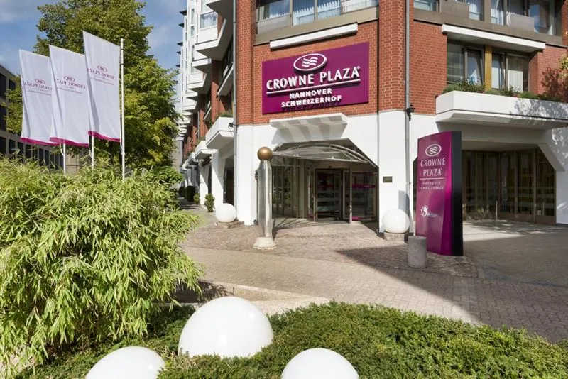 Crowne Plaza Hotel Hannover - Хорошее расположение и завтраки