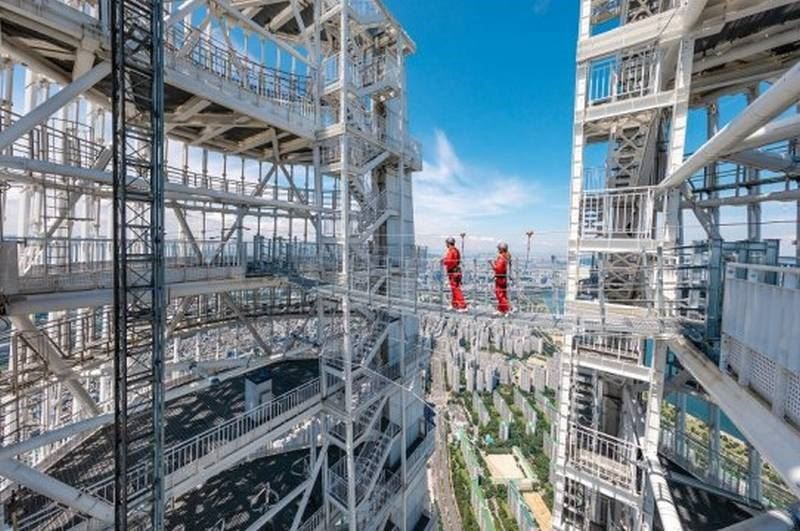 Испытай себя на мосту Sky Bridge в небоскрёбе