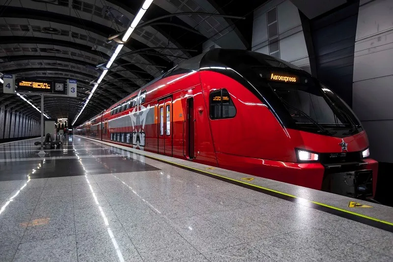 Розовый детский самокат, часы Rolex и скейтборд: что оставили пассажиры «Аэроэкспресс» в поездах и терминалах за лето