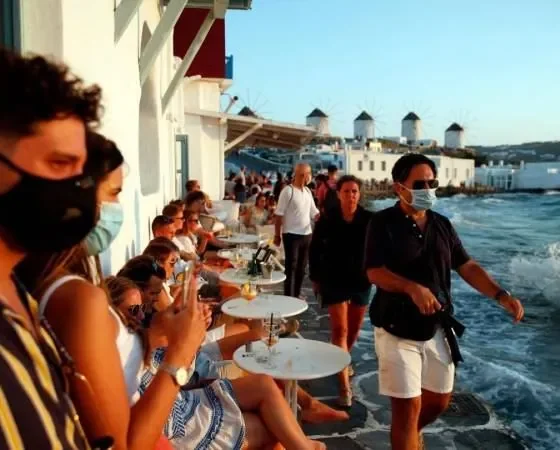 Как россиянам попасть на закрытые курорты Греции в бархатный сезон