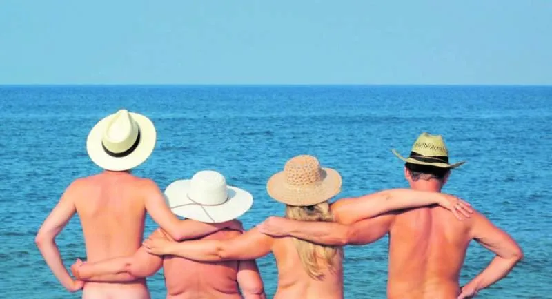 Как отдохнуть в октябре на море за 15 тысяч рублей на двоих