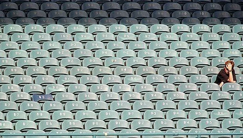 Футбол без фанатов, смерть на взлёте и откат экономики совместного потребления