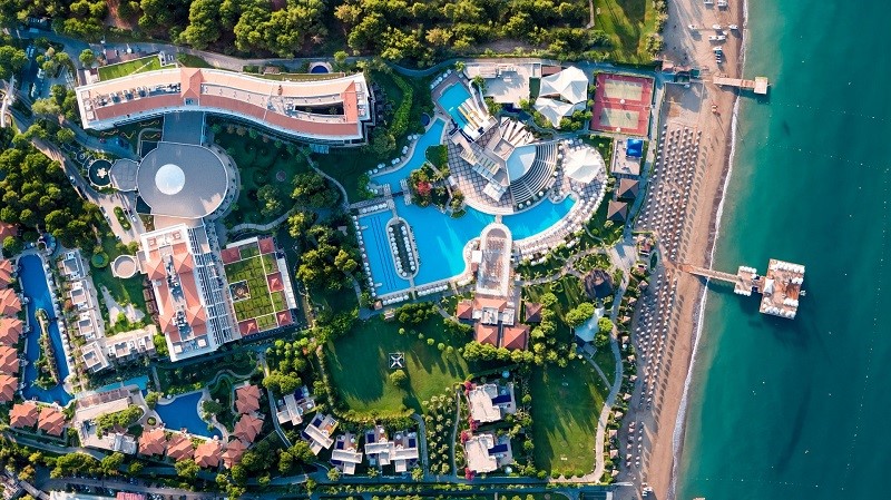 Все привилегии уединенного отдыха в «Домах у озера» Ela Quality Resort