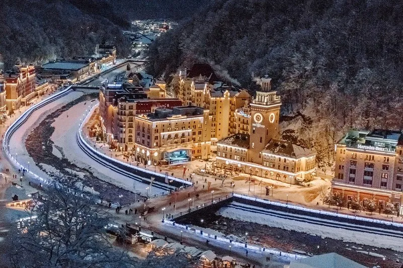 Открылась онлайн-выставка из цикла «Путешествуйте дома», посвященная 10-летнему юбилею горного курорта «Роза Хутор»