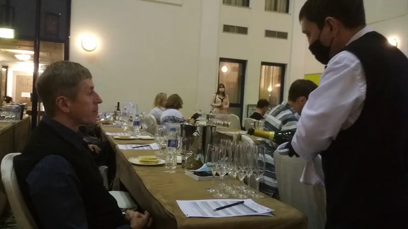 Поднимем бокалы, Москва!