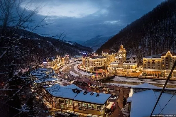 Специальный поезд начал курсировать из Москвы до горнолыжного курорта «Роза Хутор»