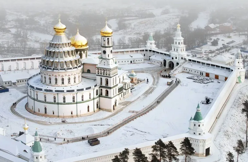 Куда сходить, что посмотреть в январе: Младшие Брейгели, Поэтическое кафе и соседи сверху…