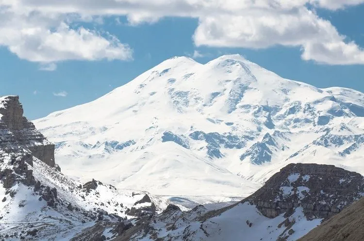 «Эльбрус» закрыли из-за снегопада