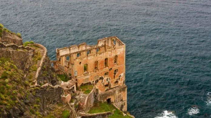 Одно из самых впечатляющих заброшенных мест Испании