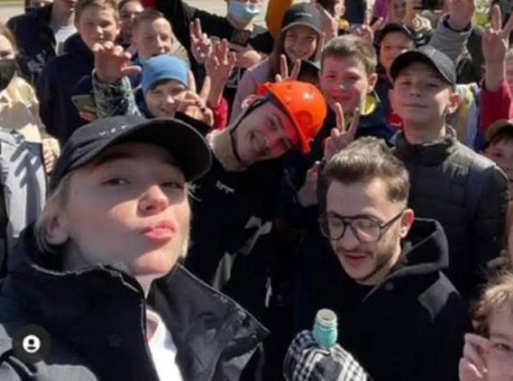 Неудачное начало тура по России Насти Ивлеевой, Дани Милохина и Эльдара Джарахова