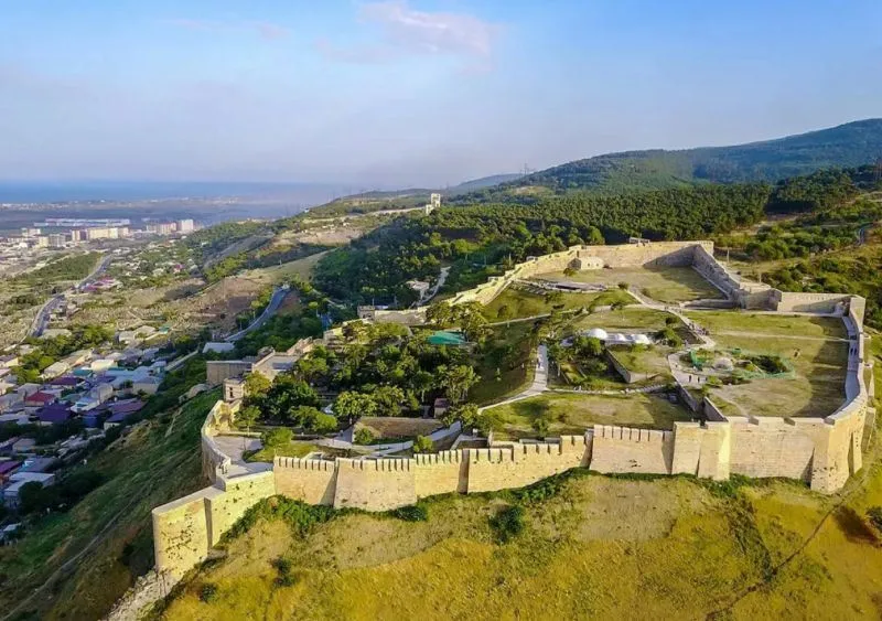 Путешествуем по России: 7 вариантов городов, где можно поймать теплое лето