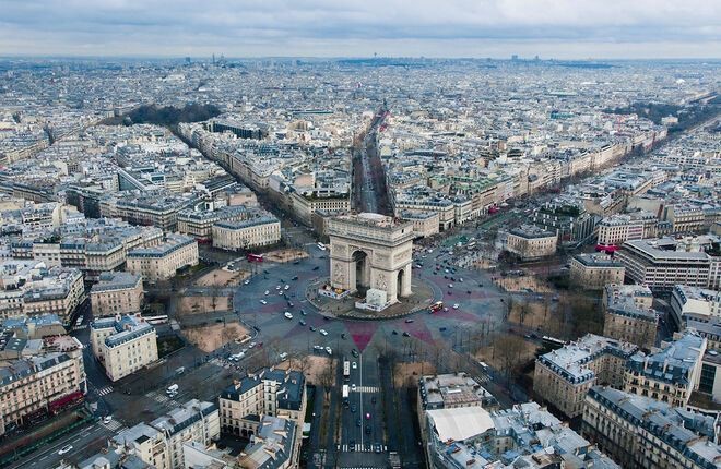 В Париже скорость автомобилей ограничили до 30 километров в час