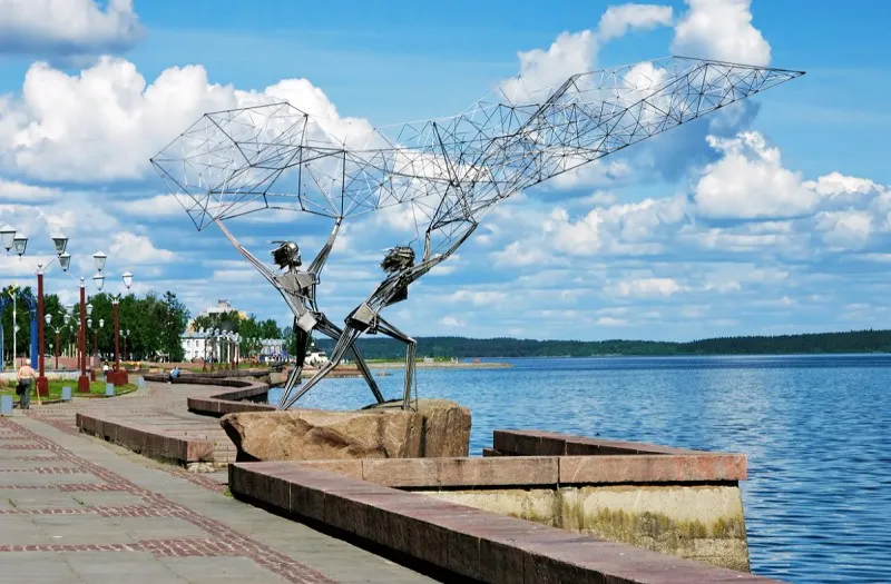 «Центр Решение»: И мир повидать, и подарков прикупить…