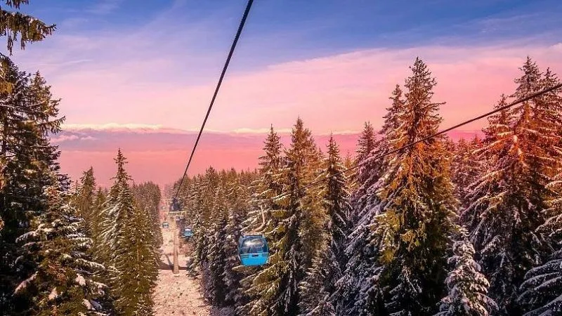 Болгария — идеальное место для солнечных ванн и катания на лыжах