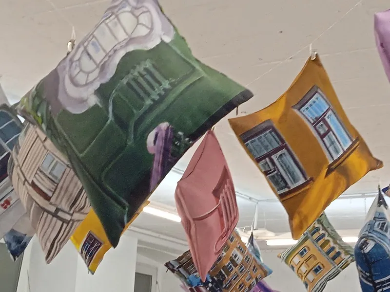 Куда сходить — что посмотреть:  Подушки и гобелены, Холодное сердце и История российского дизайна