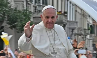 Папа Римский посетил музыкальный магазин в Риме