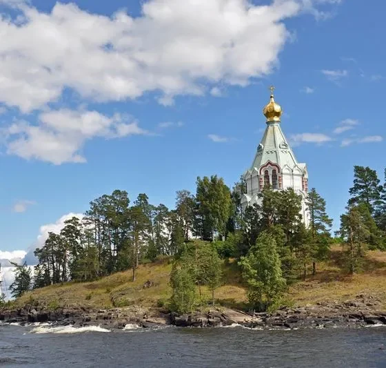 В Госдуме предложили ввести сбор со всех туристов в РФ. Когда и сколько?