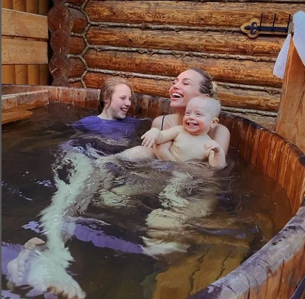 Глушаков показал ФОТО отдыха в бане с новой женой