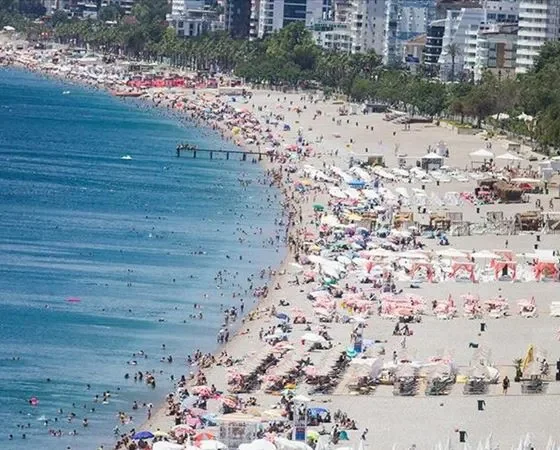 Из-за наплыва туристов в Анталье закончились подушки