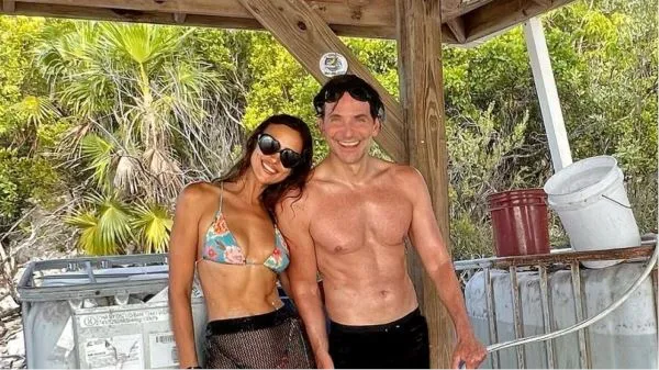 Ирина Шейк и Брэдли Купер проводят отпуск со свиньями. ФОТО