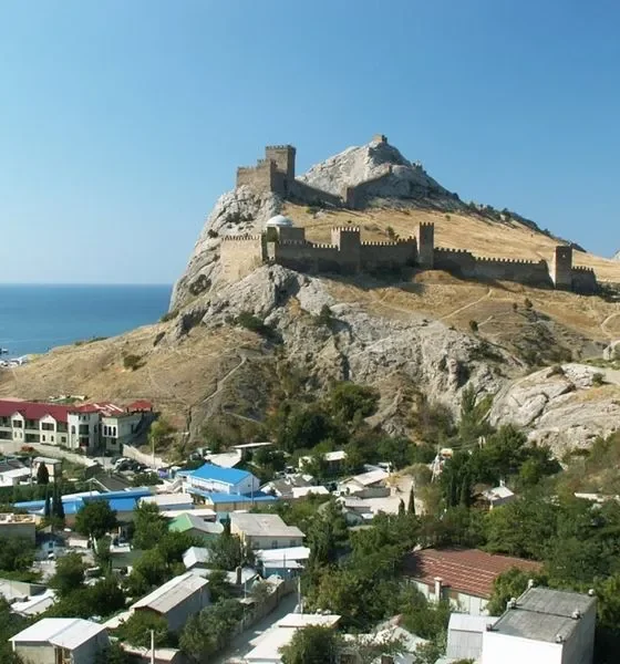 Что смотреть туристу в Судаке? ТОП-5 достопримечательностей