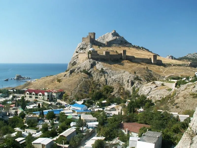 Что смотреть туристу в Судаке? ТОП-5 достопримечательностей